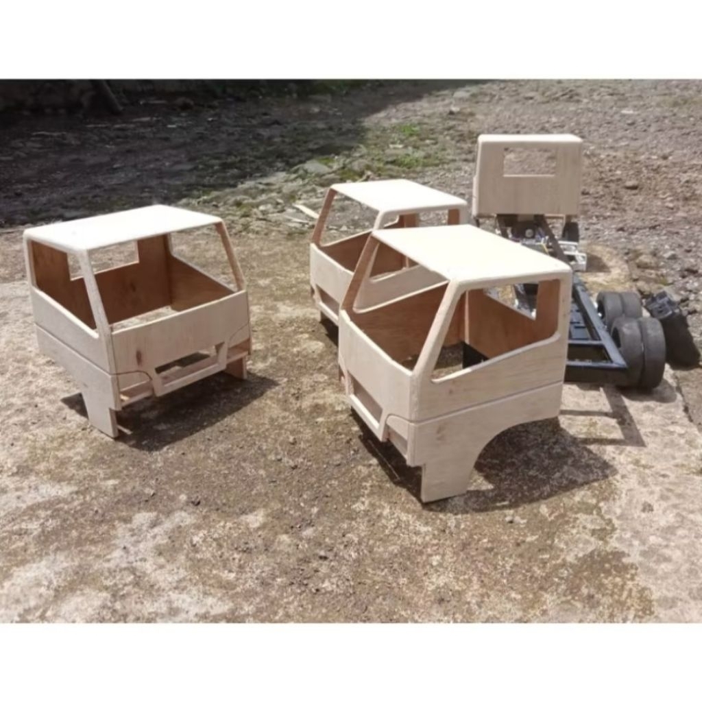 KABIN MINIATUR TRUK CANTER SKALA 14