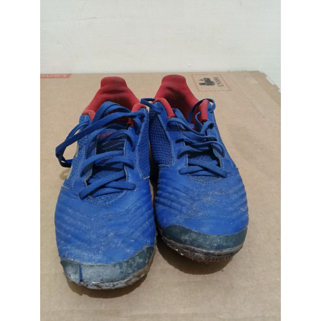 Sepatu futsal bekas
