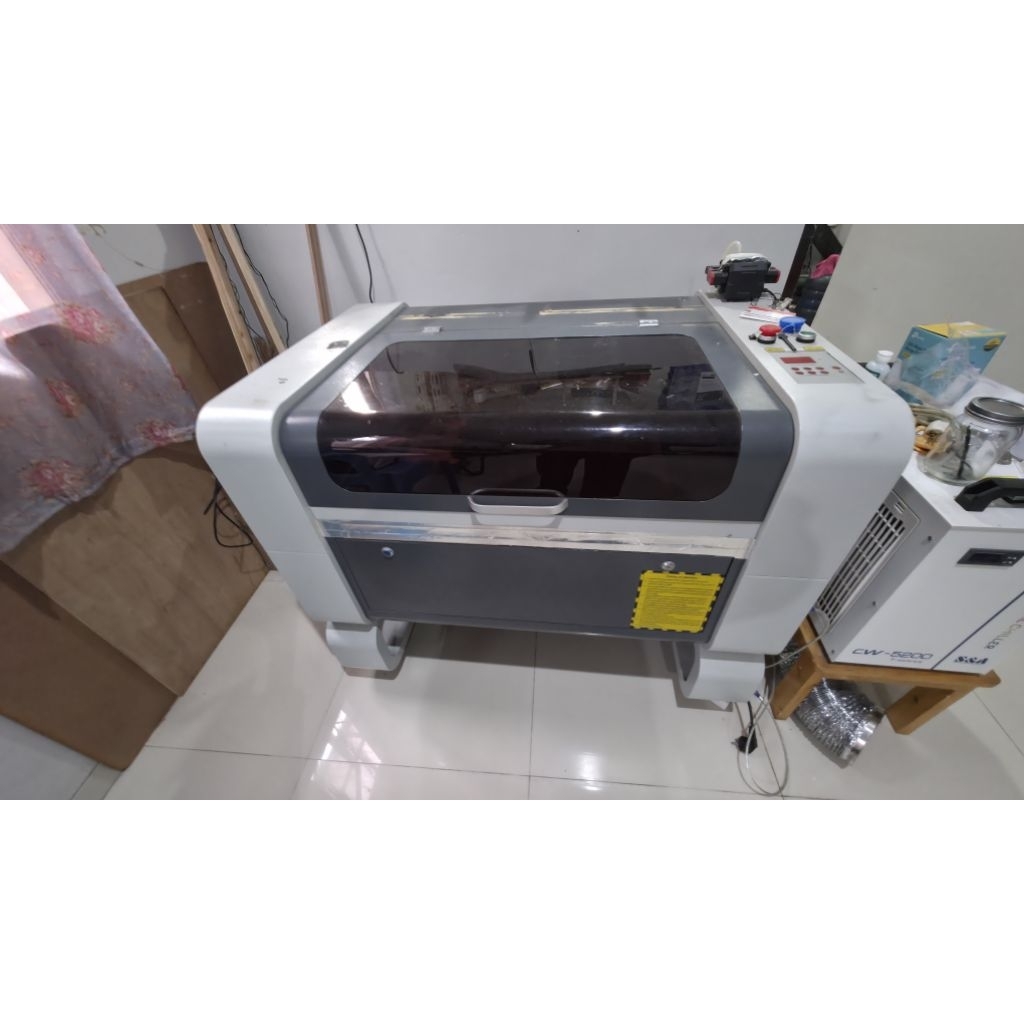 Mesin laser cutting & engraving + Industrial Chiller + Smoke Ourifier