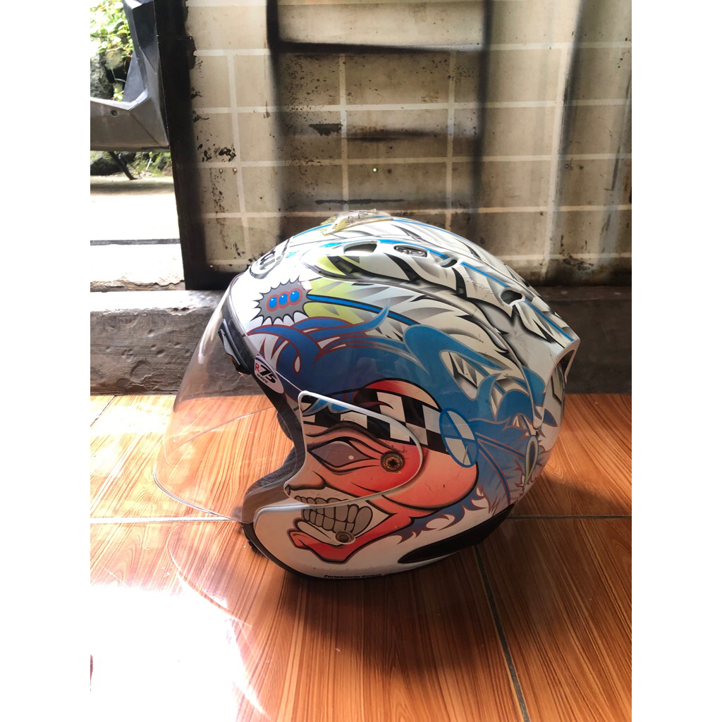 Helm arai scoot russel