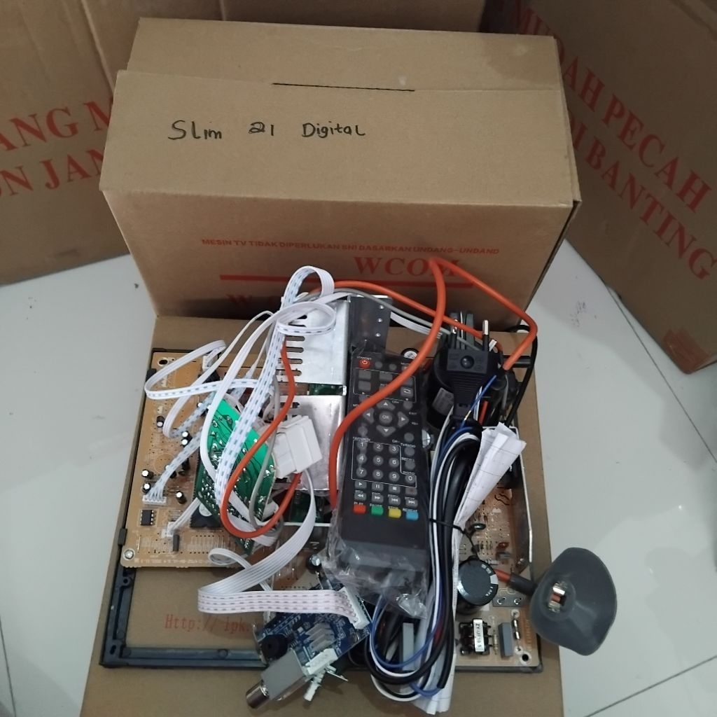 Mesin TV Wcom Slim 21 Digital