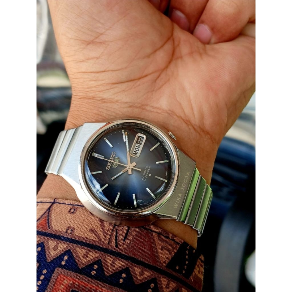 Seiko 5 Vintage 6119 - 7500
Multi Gradasi