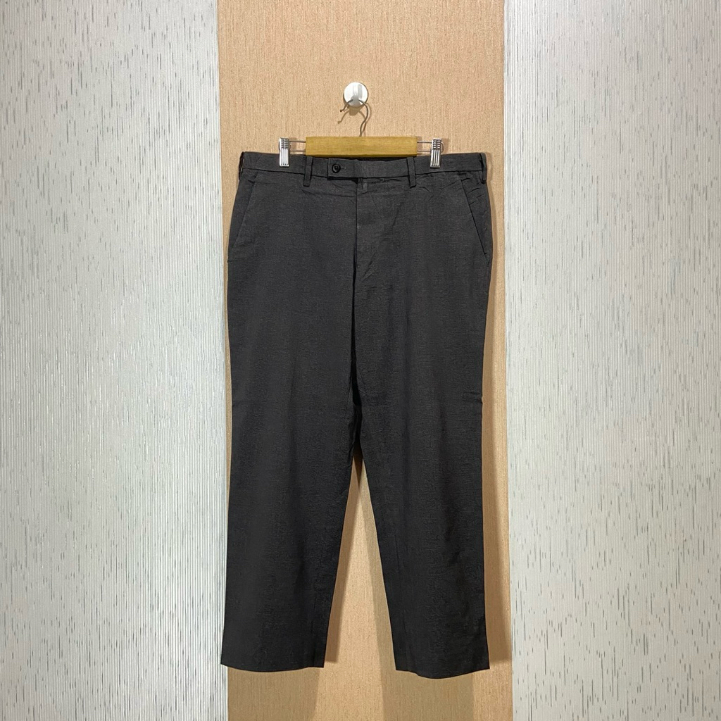 Work Pants UNIQLO AIRSENSE (Ultra Light) / Celana Bahan Pria / JP480 / Size 34