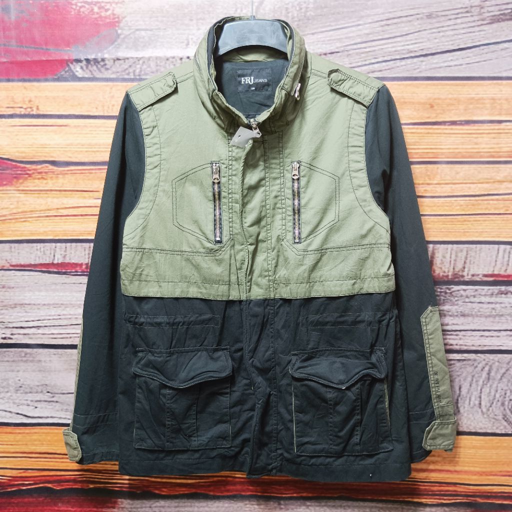 jaket parka FRJ JEANS kombinasi warna size L casual murah bagus