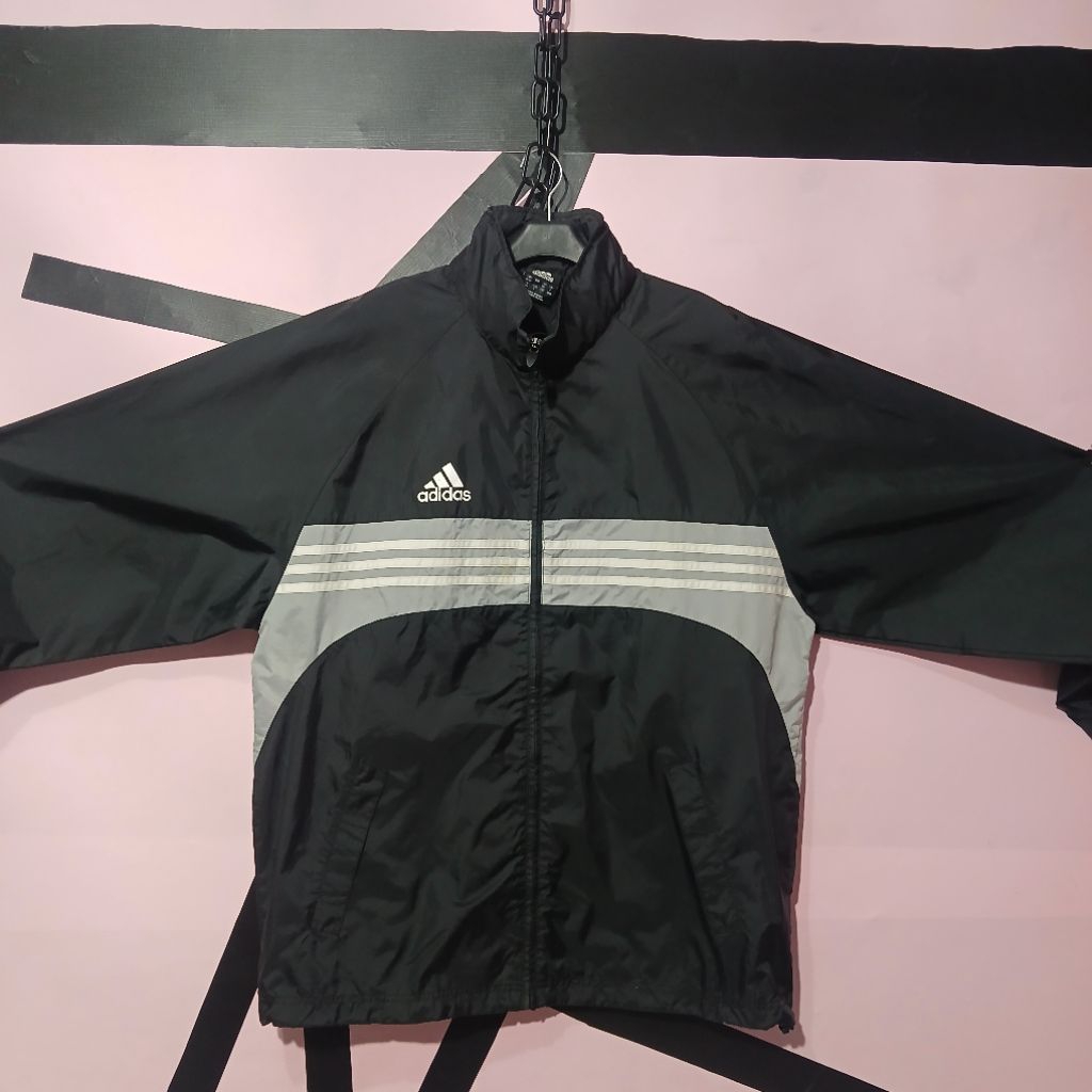 Jacket Adidas Vintage Windbreaker Tractop Hitam Abu
