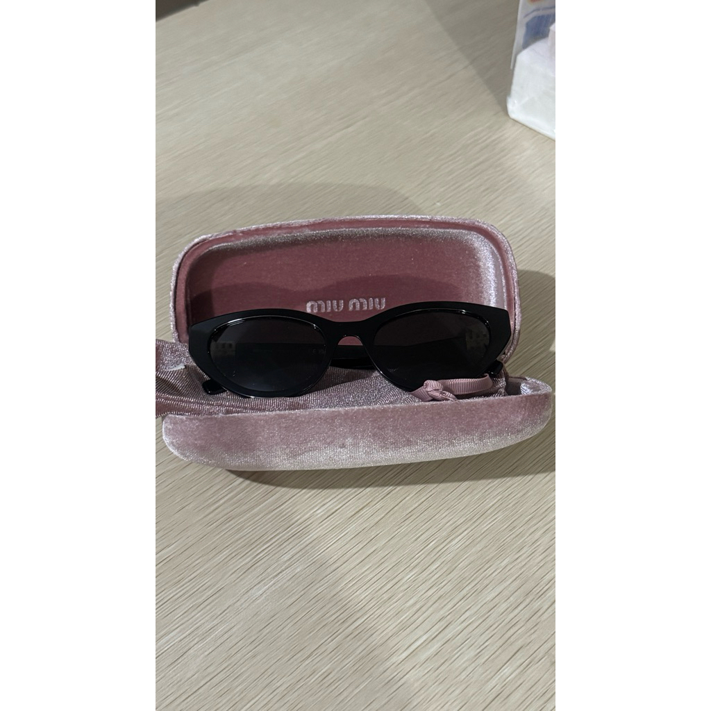 MIU MIU CATEYE PRELOVED