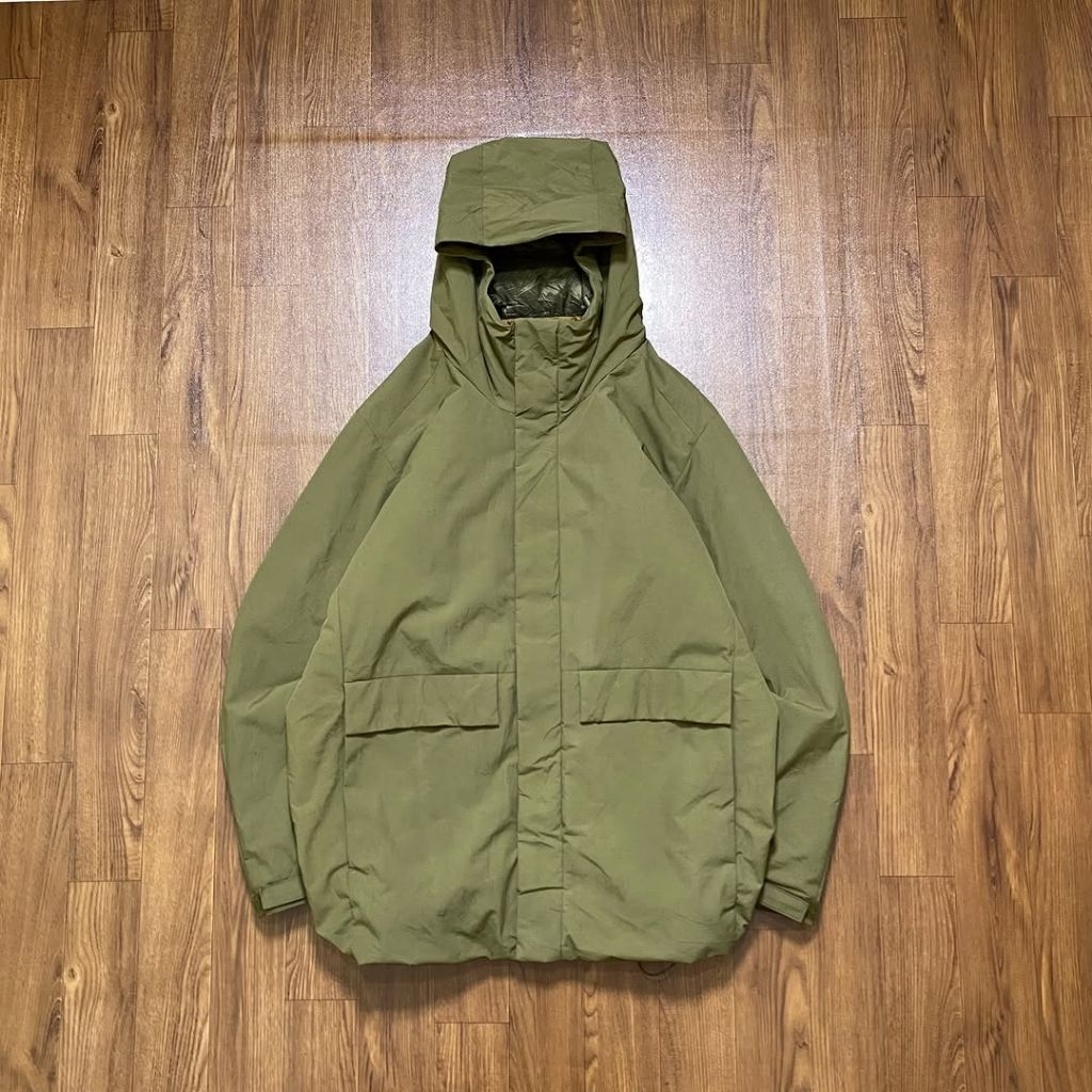 UNIQLO HYBRID DOWN 3D CUT