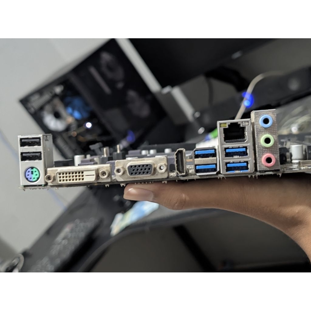 Paketan Ryzen 3 3200G + ASRock A320M HDV R4