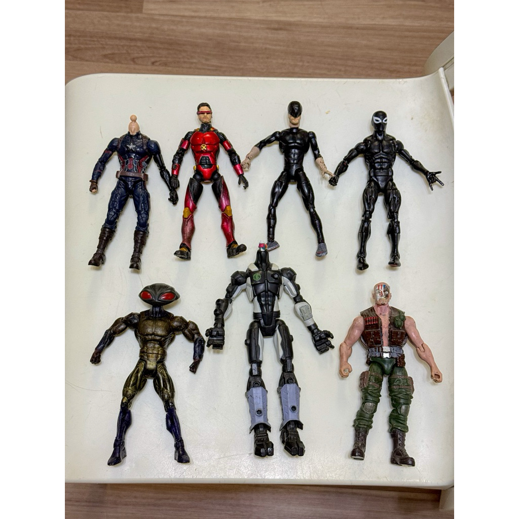 figure marvel legends spiderman xmen venom doctor doom toybiz hasbro mcfarlane dc mattel