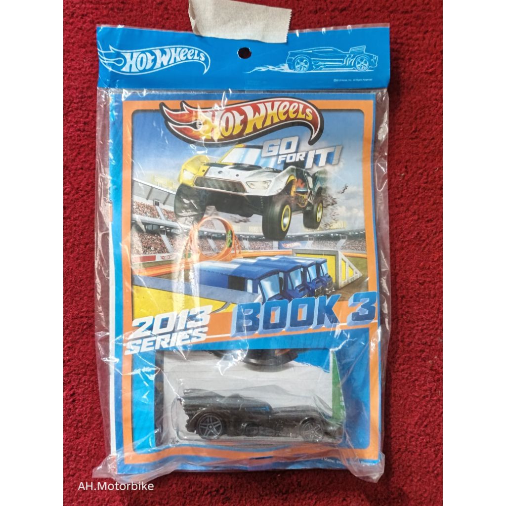 Hot wheels 2013 series Batmobile by mattel (sealed)