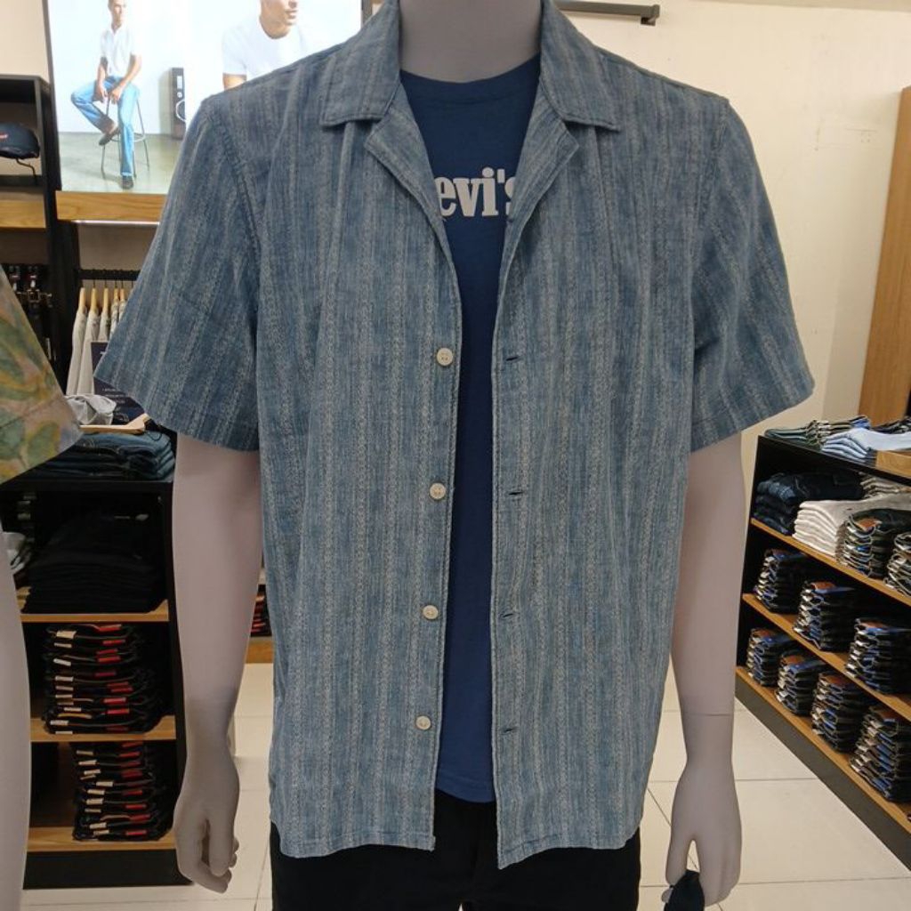 kemeja pendek katun levis