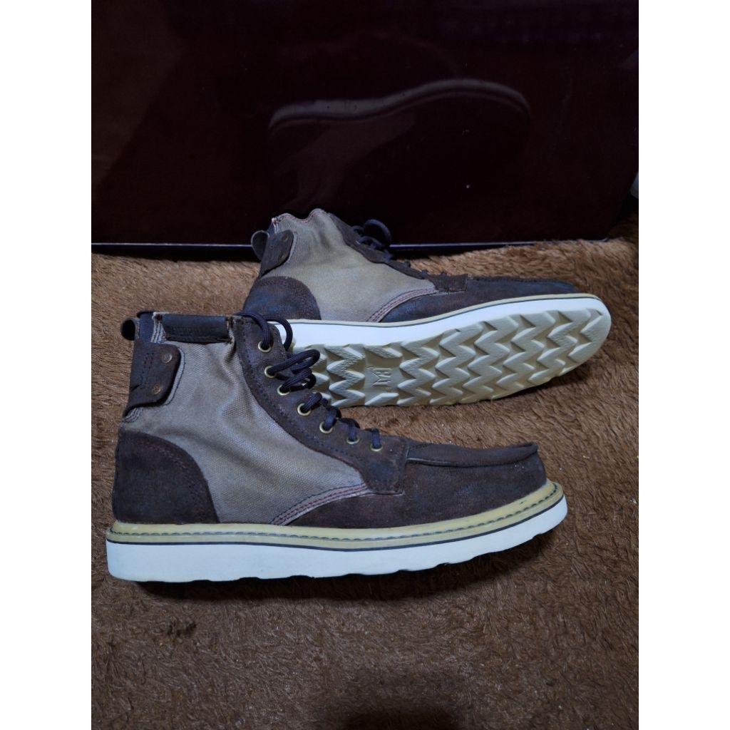CATERPILLAR MOCTOE HIGH BOOTS SIZE 43