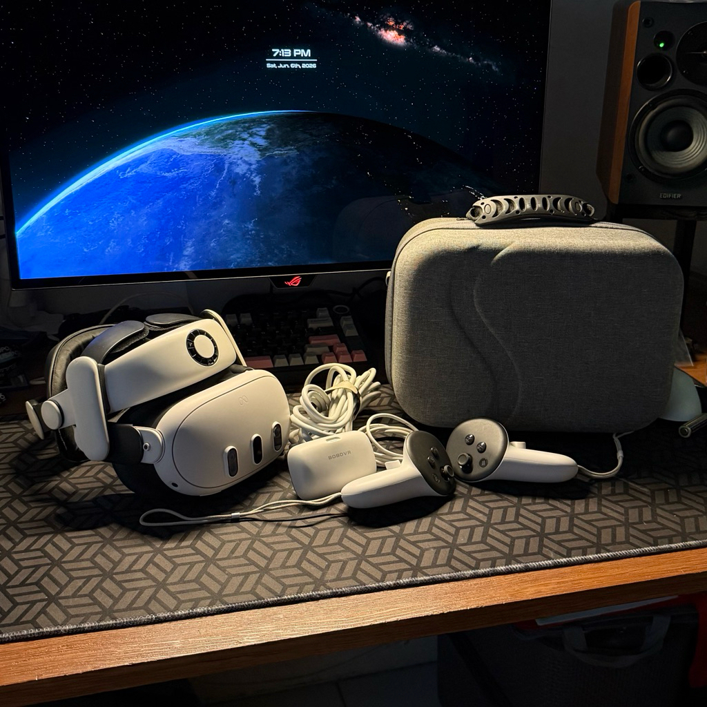 Meta Quest 3 128GB / Oculus Quest 3 VR