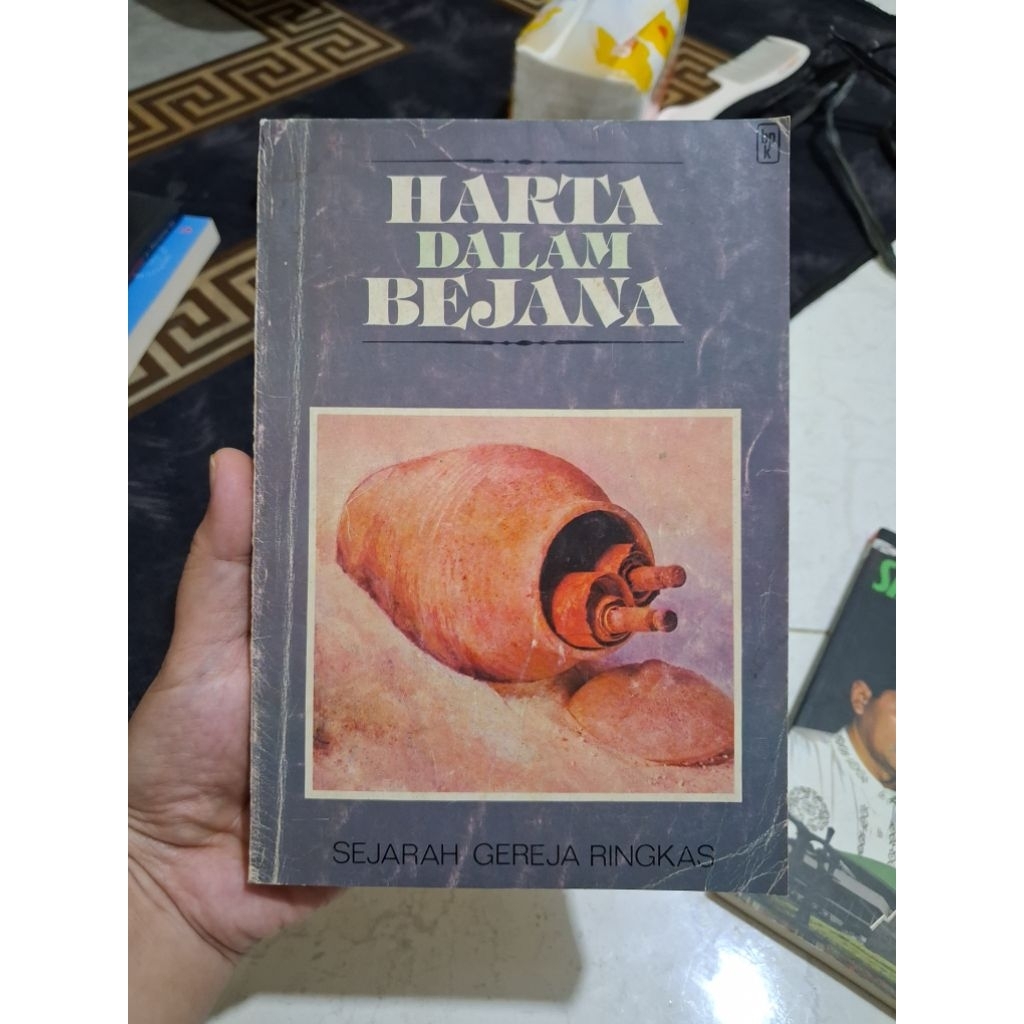 buku harta dalam bejana sejarah gereja ringkas