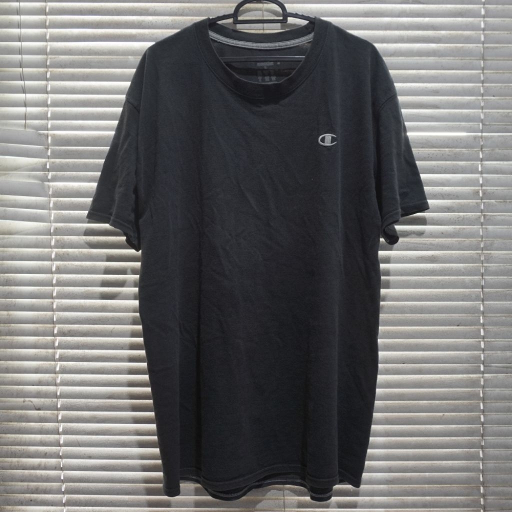 Kaos Polos Champion warna Hitam Second size L