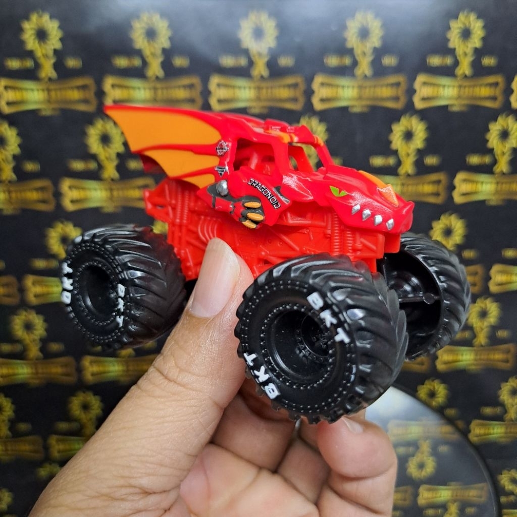 LOOSE SPIN MASTER MONSTER JAM DRAGONOID BAKUGAN BAN HITAM MONSTER JAM 1:70 MONSTER JAM