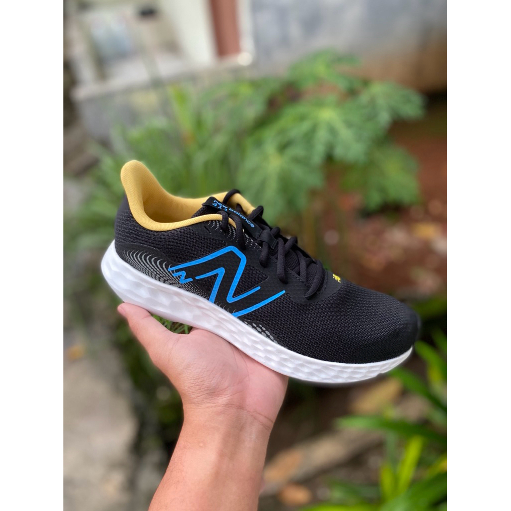 New Balance 413