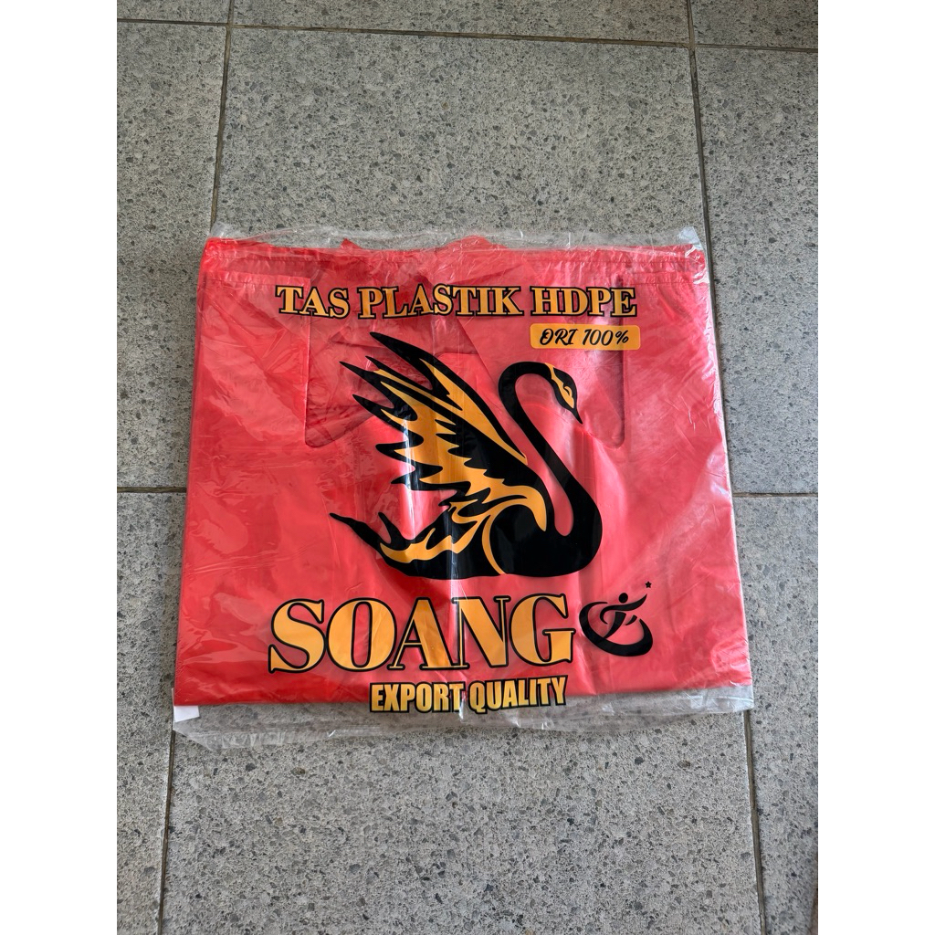 kantong kresek merah super merk soang, ukuran 28 berat 370 gr