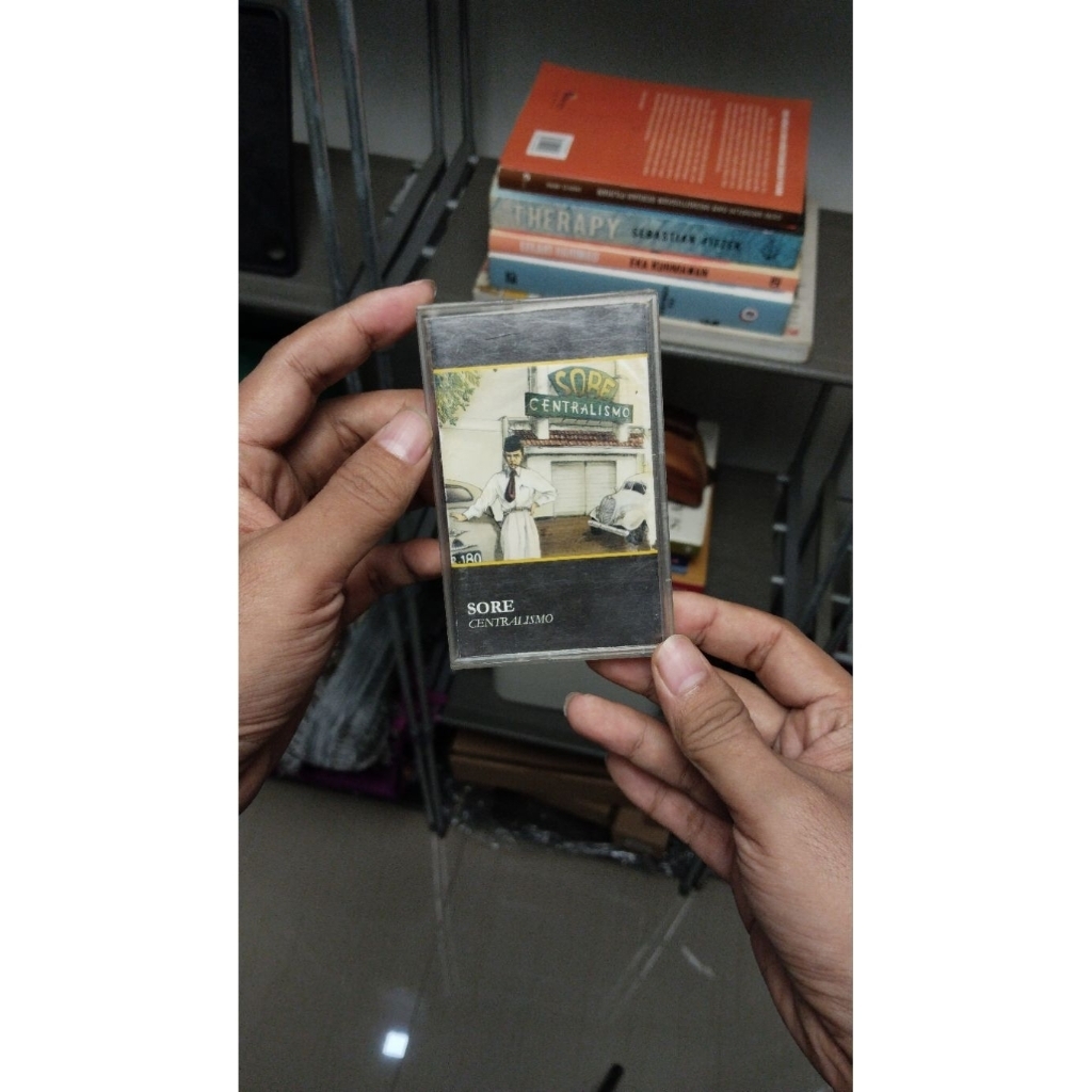 Kaset sore centralismo dan polyster embassy
