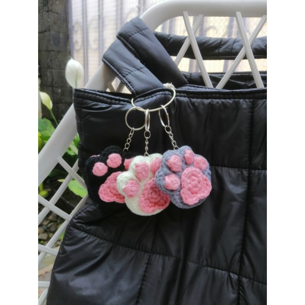 BLUEYARNS - CUTE CAT PAW KEYCHAIN