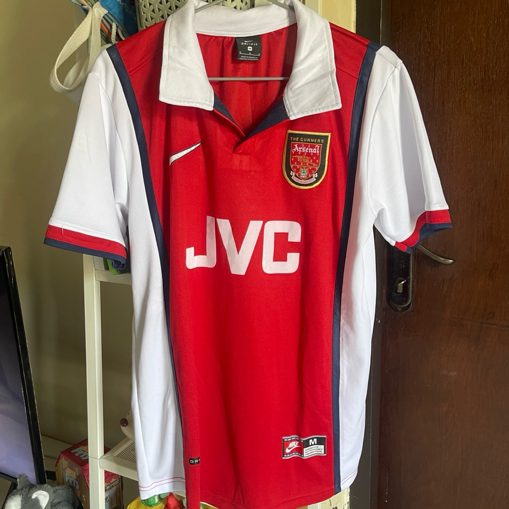 Arsenal F.C. home shirt from the 1998–1999 season Retro Jersey USED