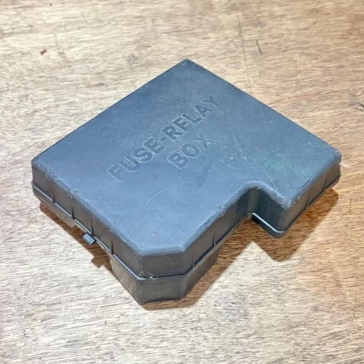 COVER TUTUP RELAY FUSE BOX SIKRING HYUNDAI MATRIX  ORIGINAL 91950-0K510