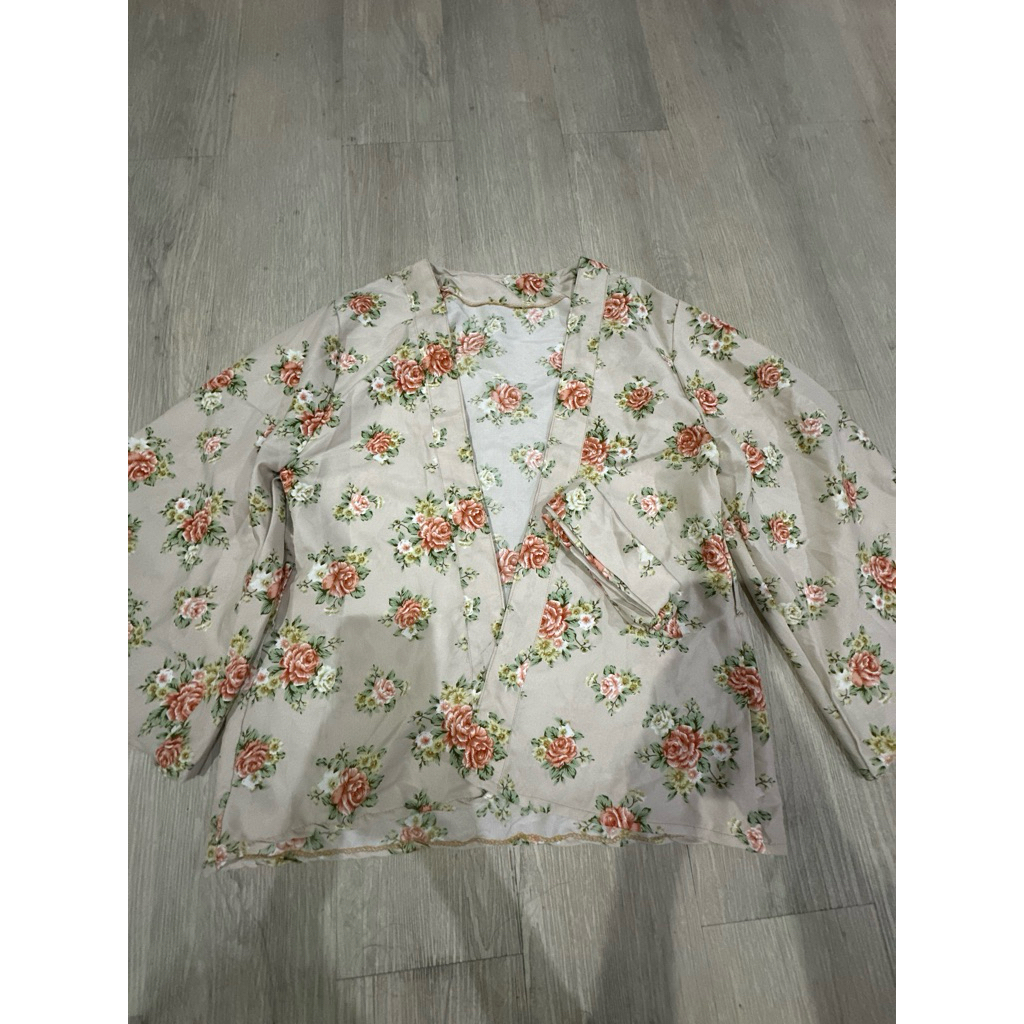 outer bunga wanita