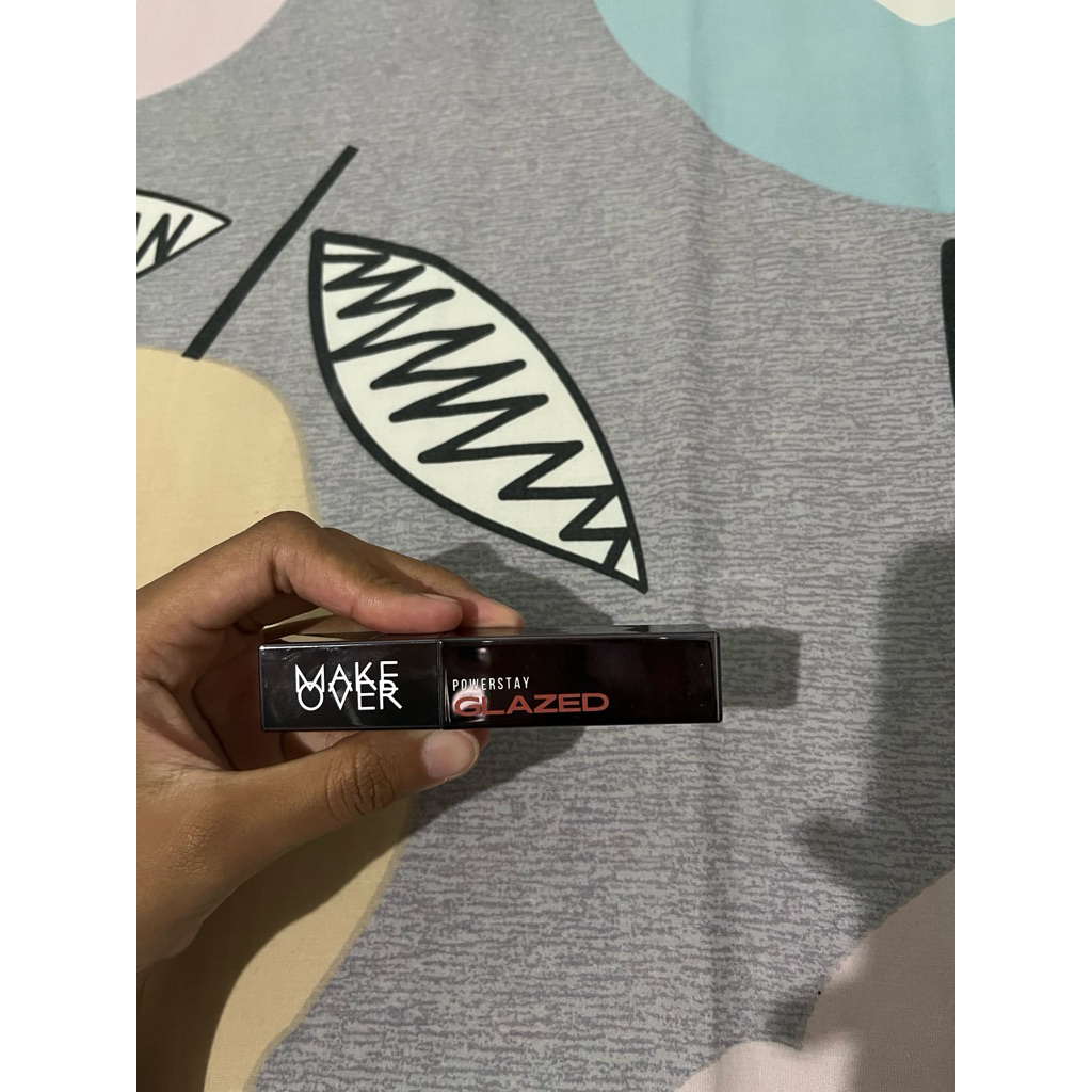 shade D22 Make Over Powerstay Glazed Lock Lip Pigment - Plump Glazed, Tahan Lama 24 Jam, Ringan