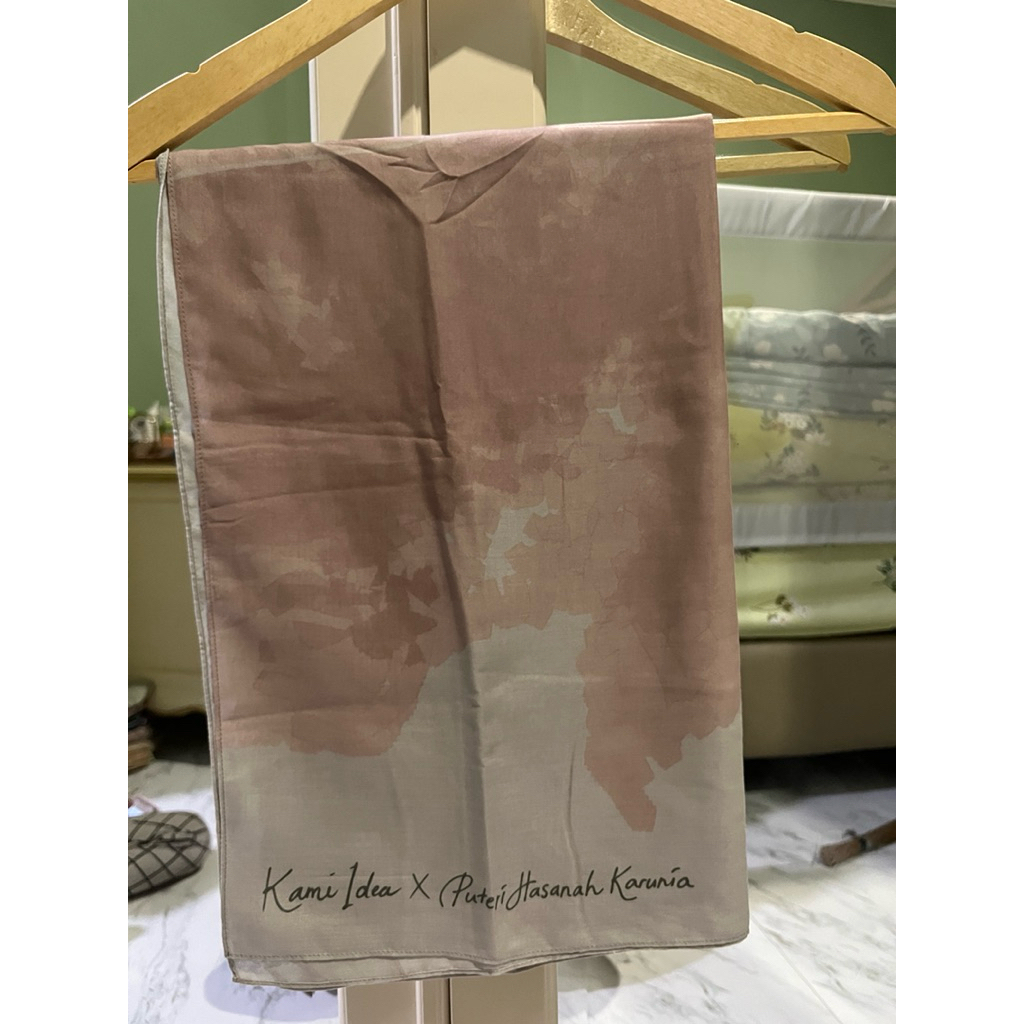 Kamiidea Scarf