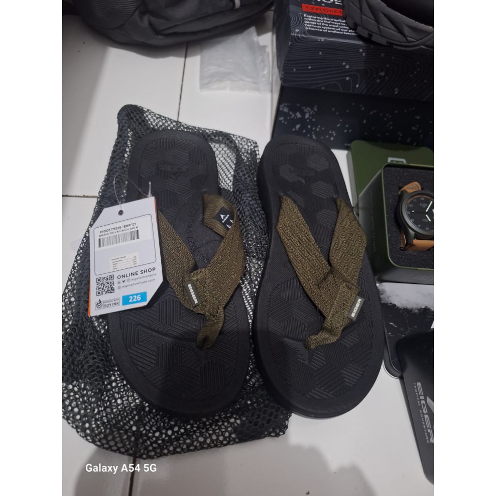 sandal eiger bhardev baru size 40