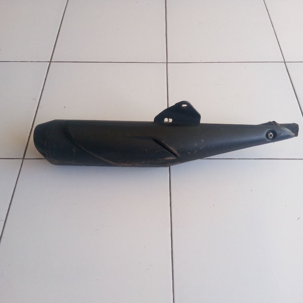 Silencer knalpot tanpa pipa kepala depan standar original bukan bobokan motor Honda Verza 150 (tahun