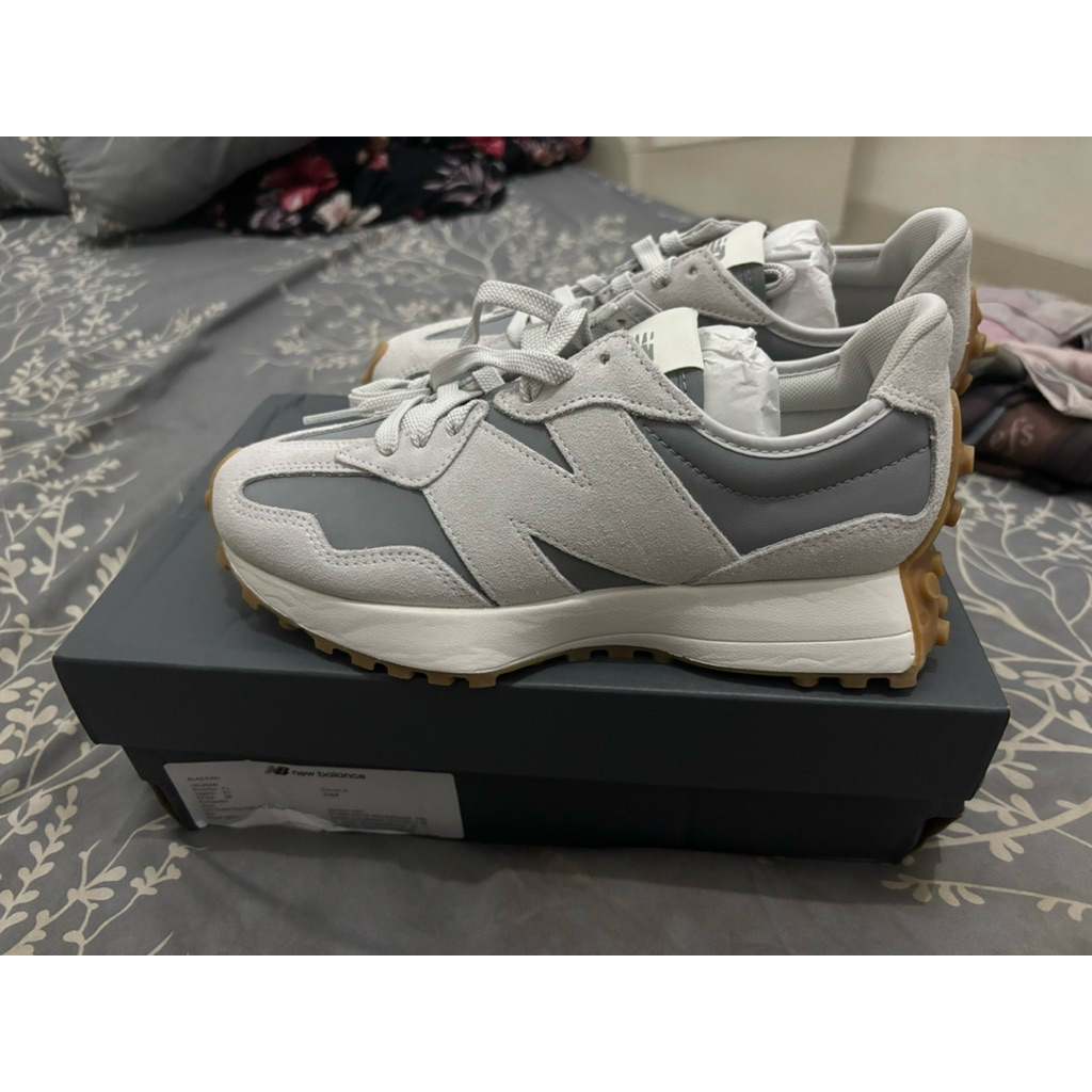 New Balance 327