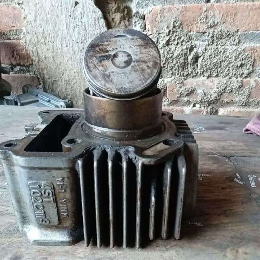 Blok piston Vega lama copotan