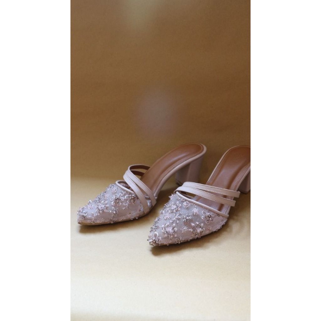 CuratedbyNPM VAIA Shoes (Size: 38)