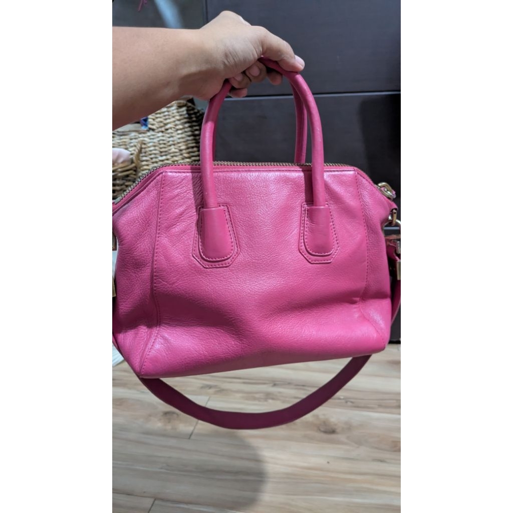 givenchy.antigona