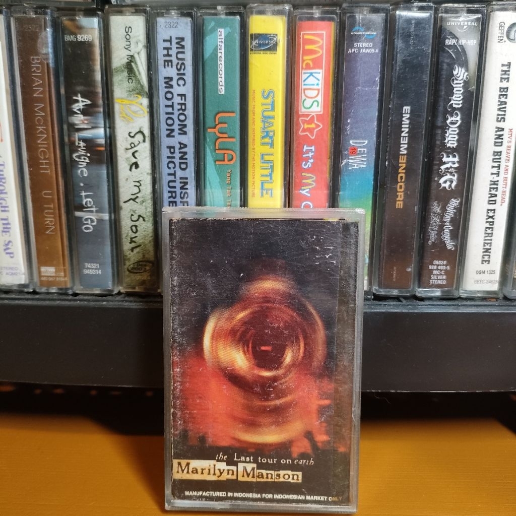 Kaset Pita Marilyn Manson The Last Tour On Earth Lunch Box ada skip lagu A1 baca deskripsi