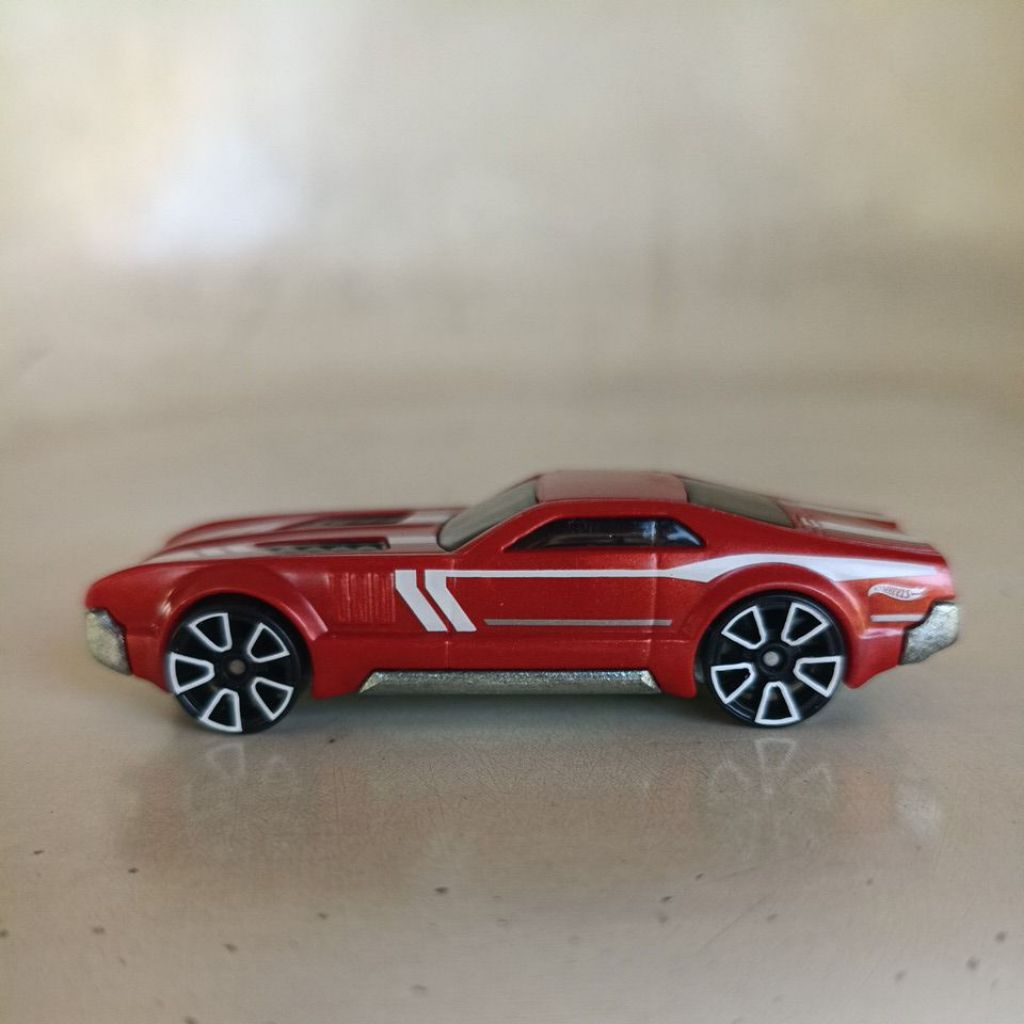 toy Hot Wheels CCM Country Club Muscle Red
