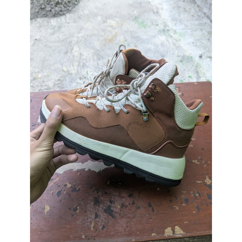SEPATU OUTDOOR SECOND ORIGINAL SIze 40