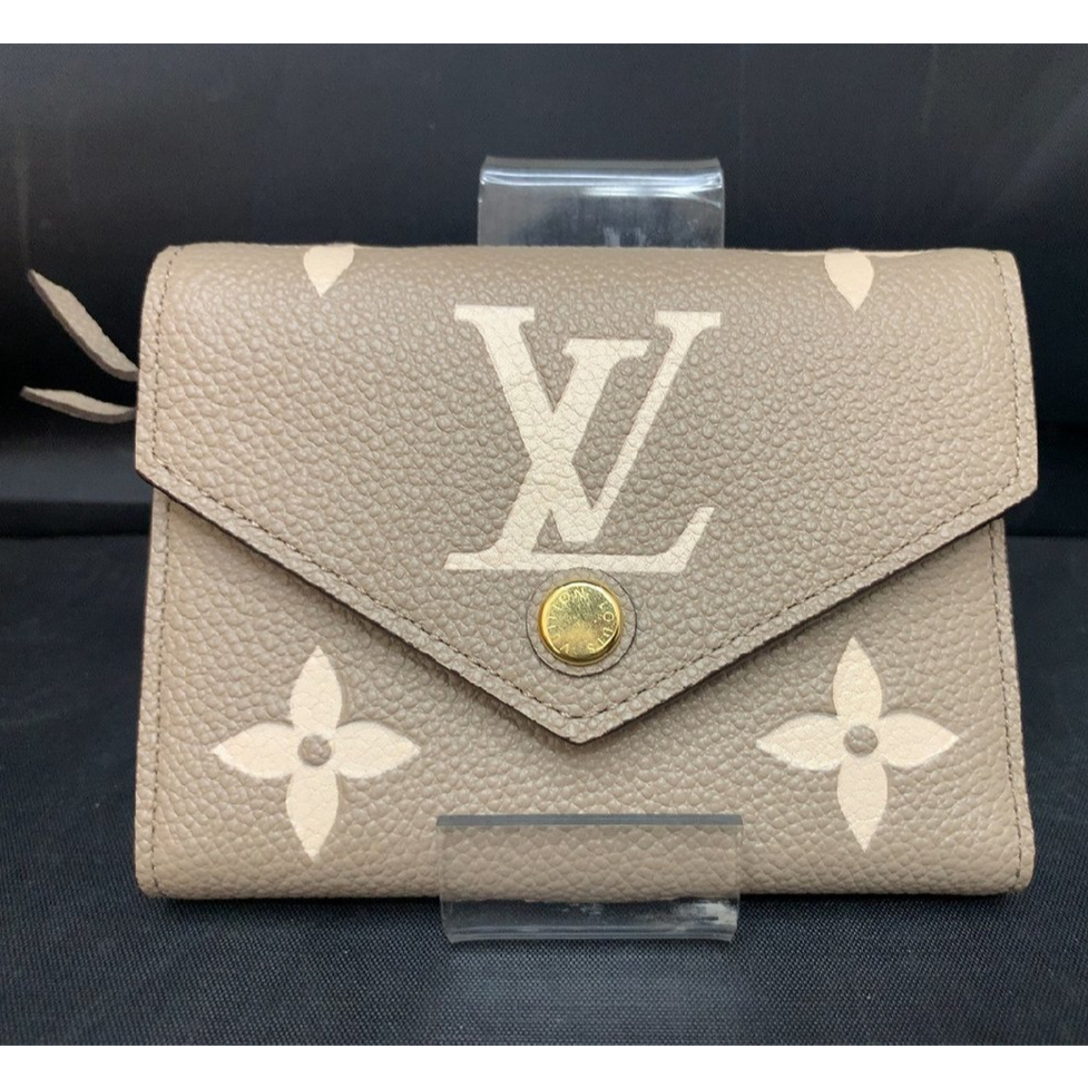 Dompet wanita Louis Vuitton Victorine M81861 preloved dari Prancis hadir dengan desain elegan kombin