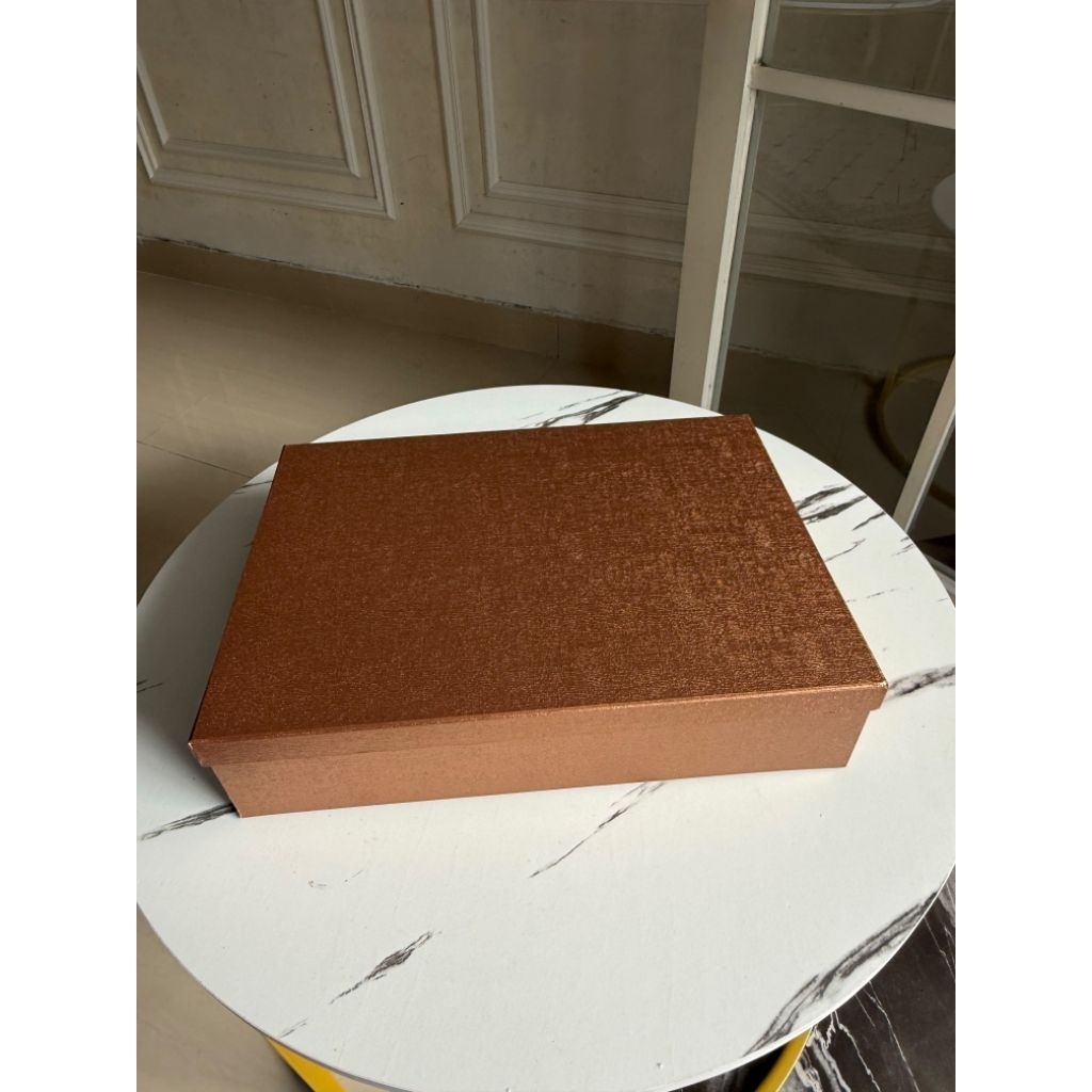 Hardbox kotak kado 35x25x8
