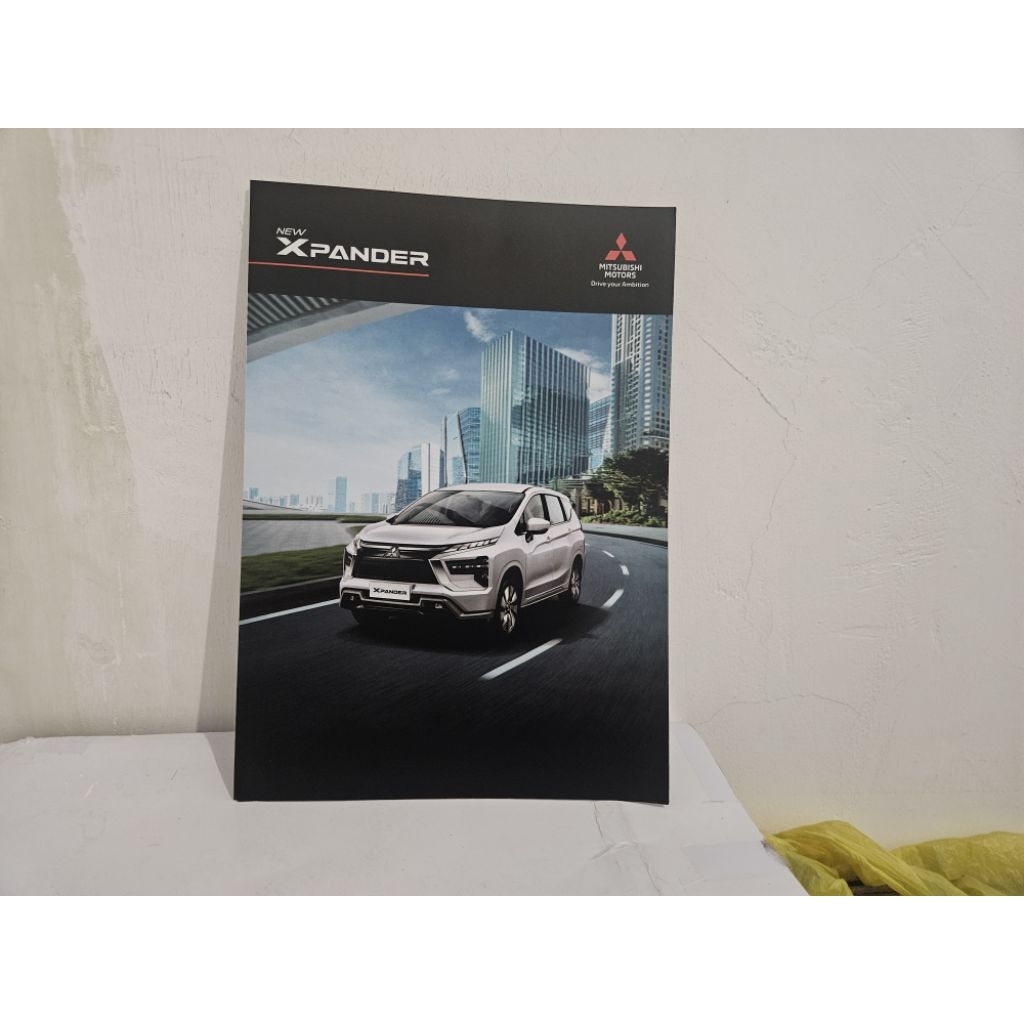 brosur katalog mobil mitsubishi xpander 2025 leaflet