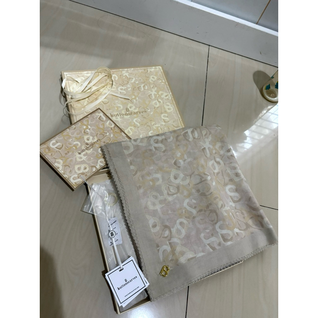 ButtonScarves