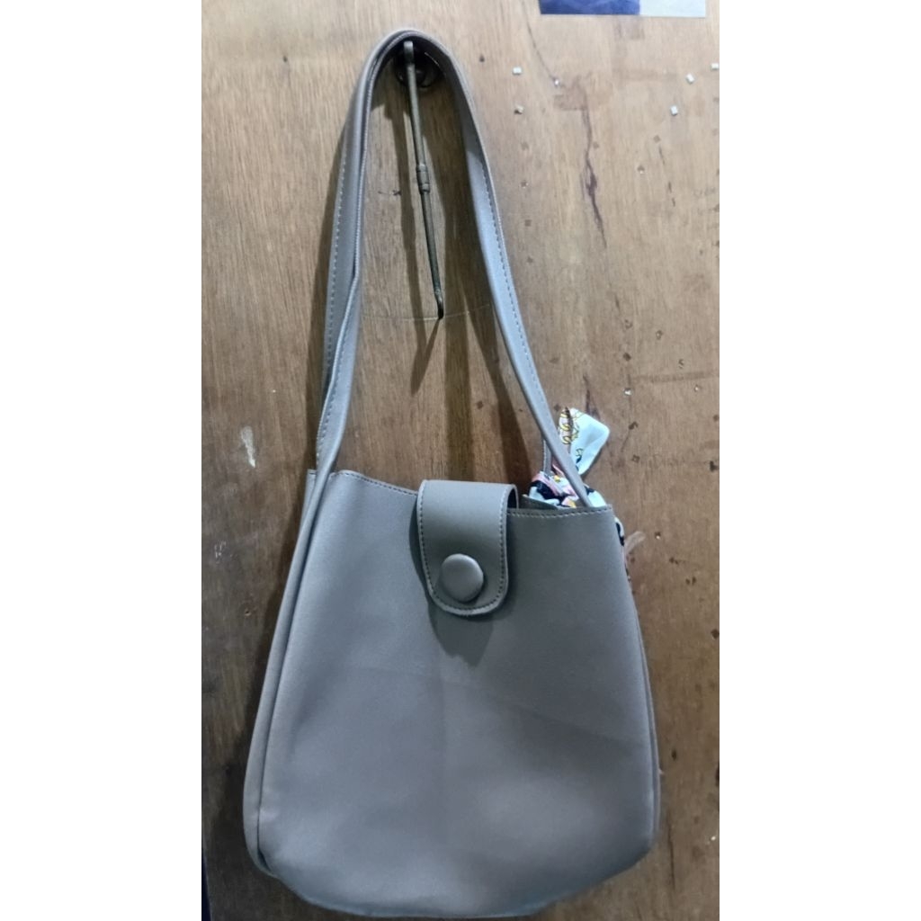 Preloved Totebag Wanita Florida