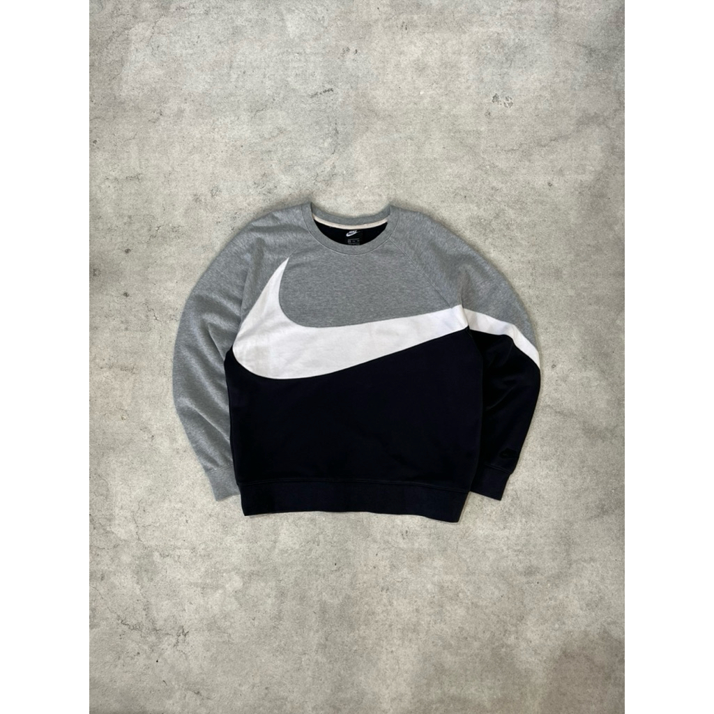 NIKE BIG SWOOSH SECOND