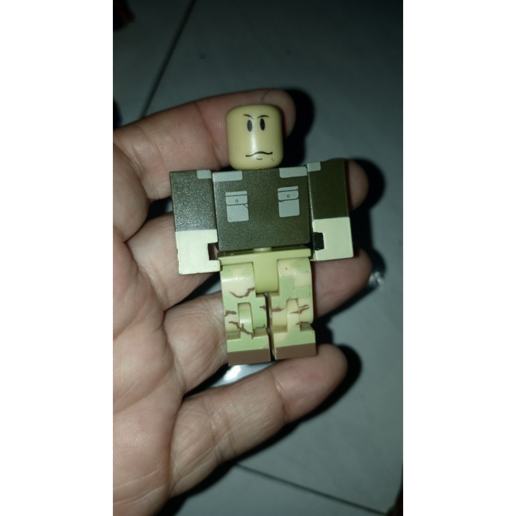 Figure Roblox bekas