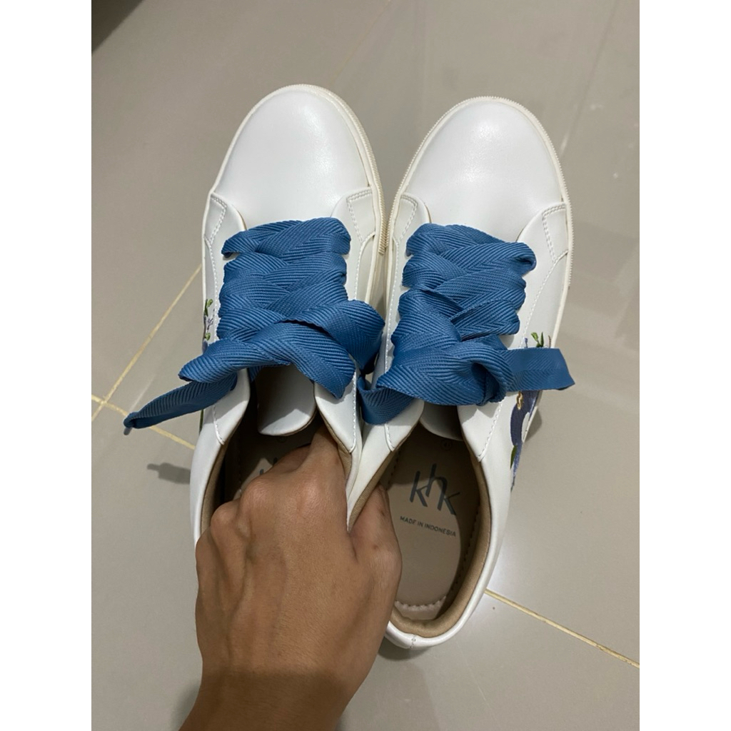 [preloved] khk sepatu sneakers wanita serenity embroidery size 41