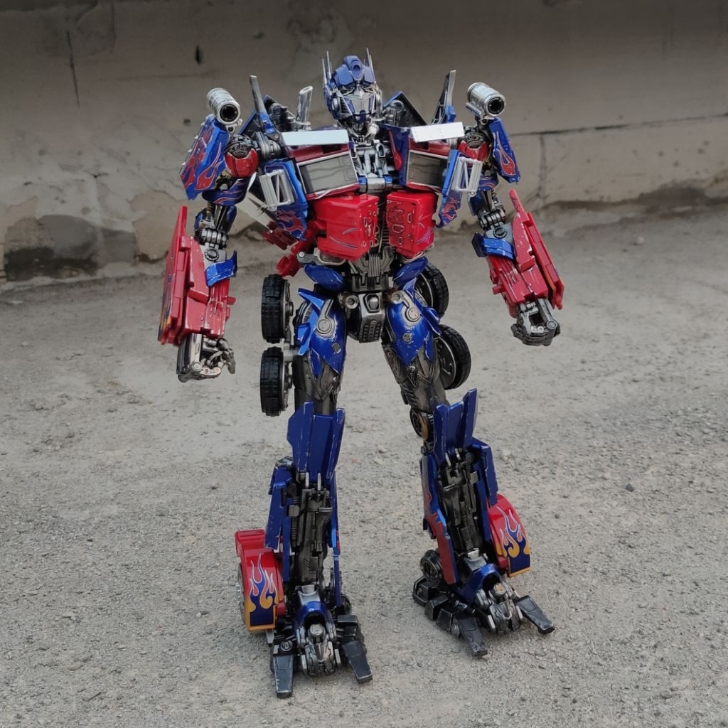 Weijiang black apple optimus prime first edition figure transformers w8606 ( upgrade head by quan )