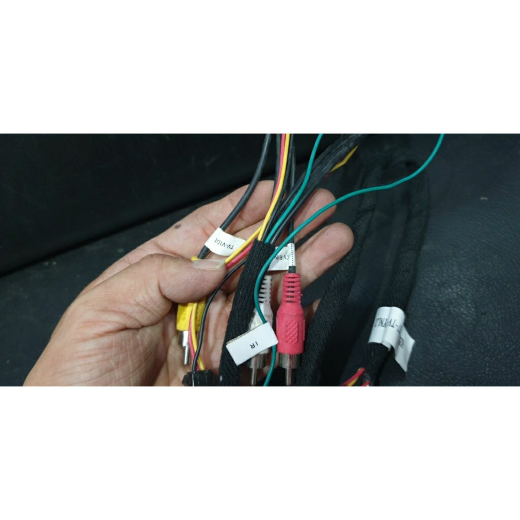 Soket 16 pin H2C-8227-TV-YNLZ ke RCA dan TV RL in mobil