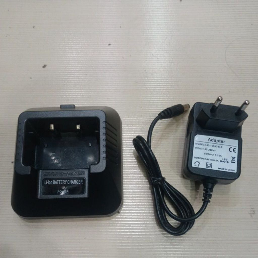 Charger UV 5r