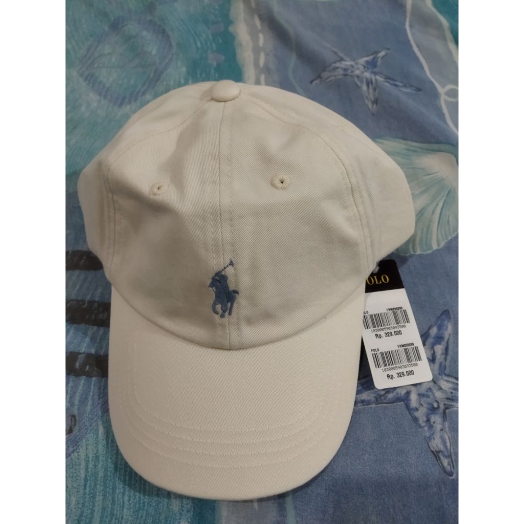 topi polo warna cream